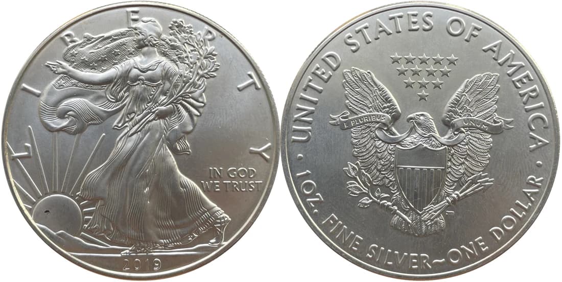 Front and back of a 2019 American Silver Eagle, photographed by Windrain